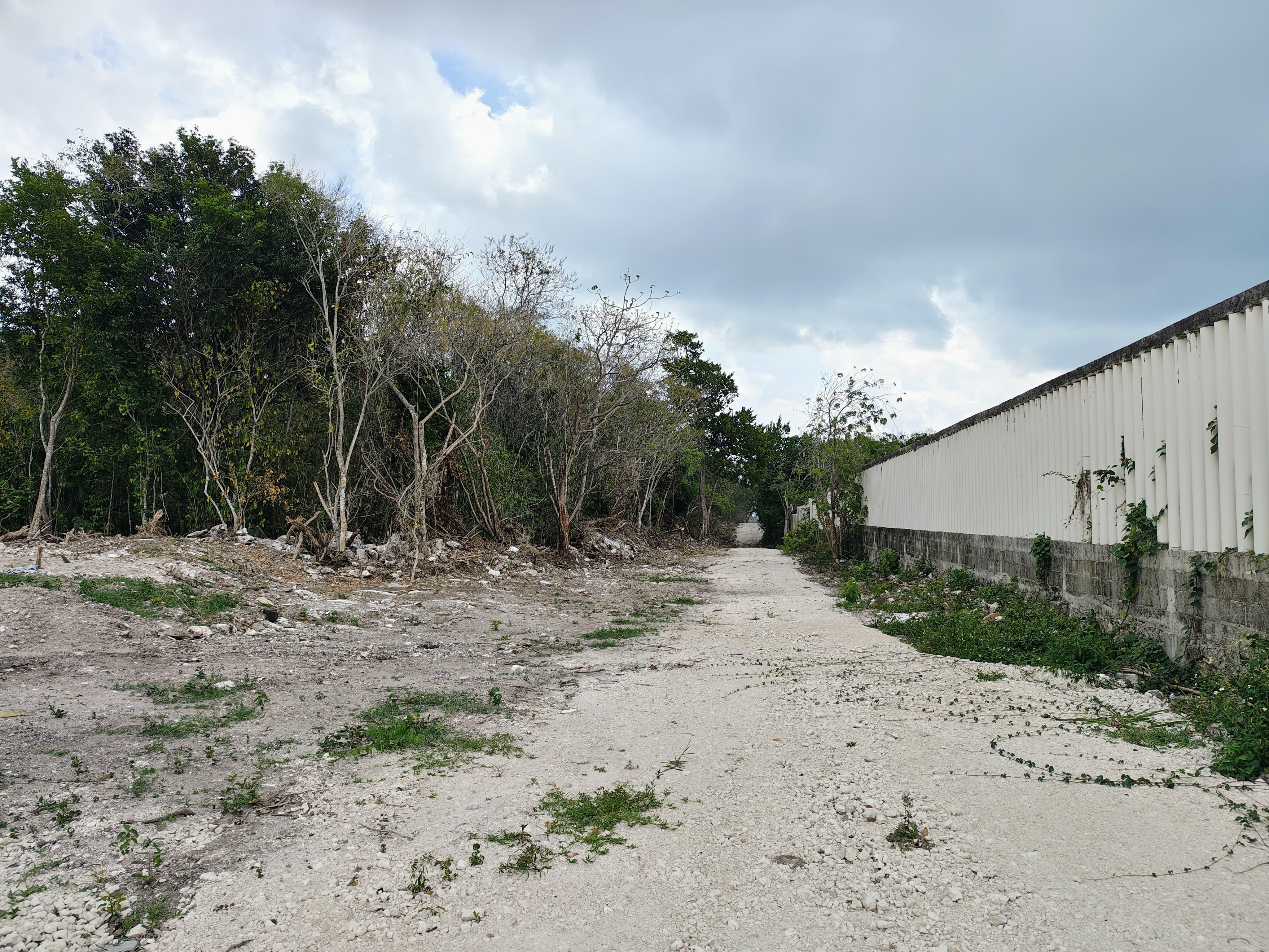Venta de Terreno Comercial sobre Carretera Cerca del Moon Palace