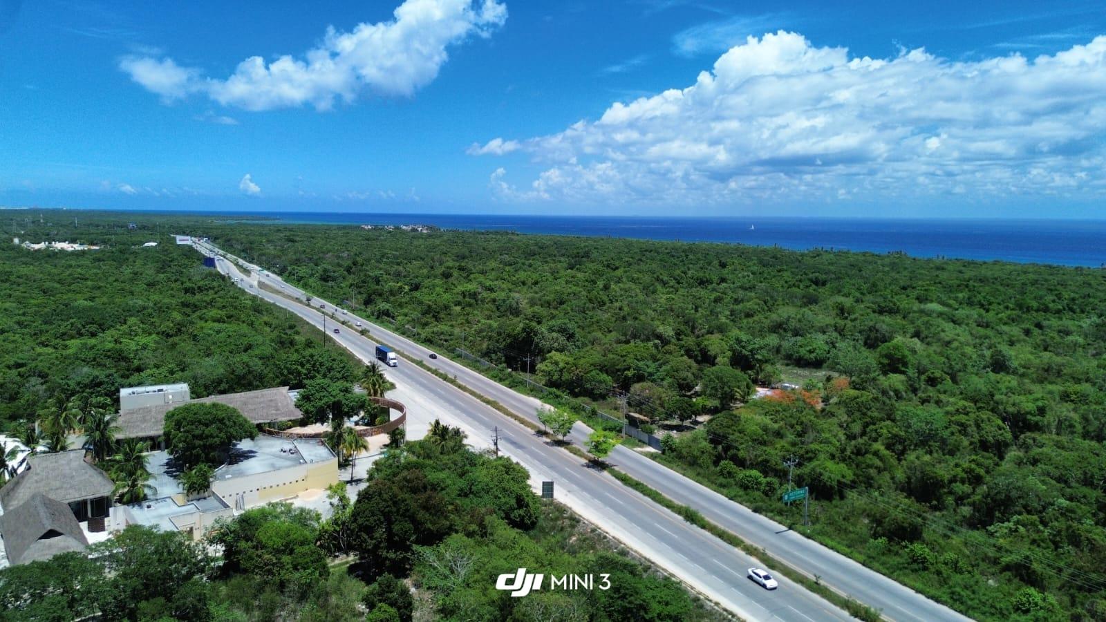 Terreno comercial a bordo de carretera