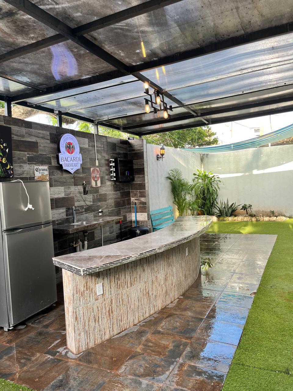 Renta townhouse AMUEBLADO en la Sm 40 de Cancún