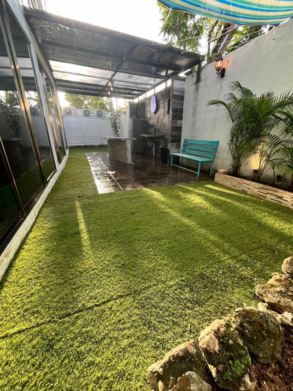 Renta townhouse AMUEBLADO en la Sm 40 de Cancún